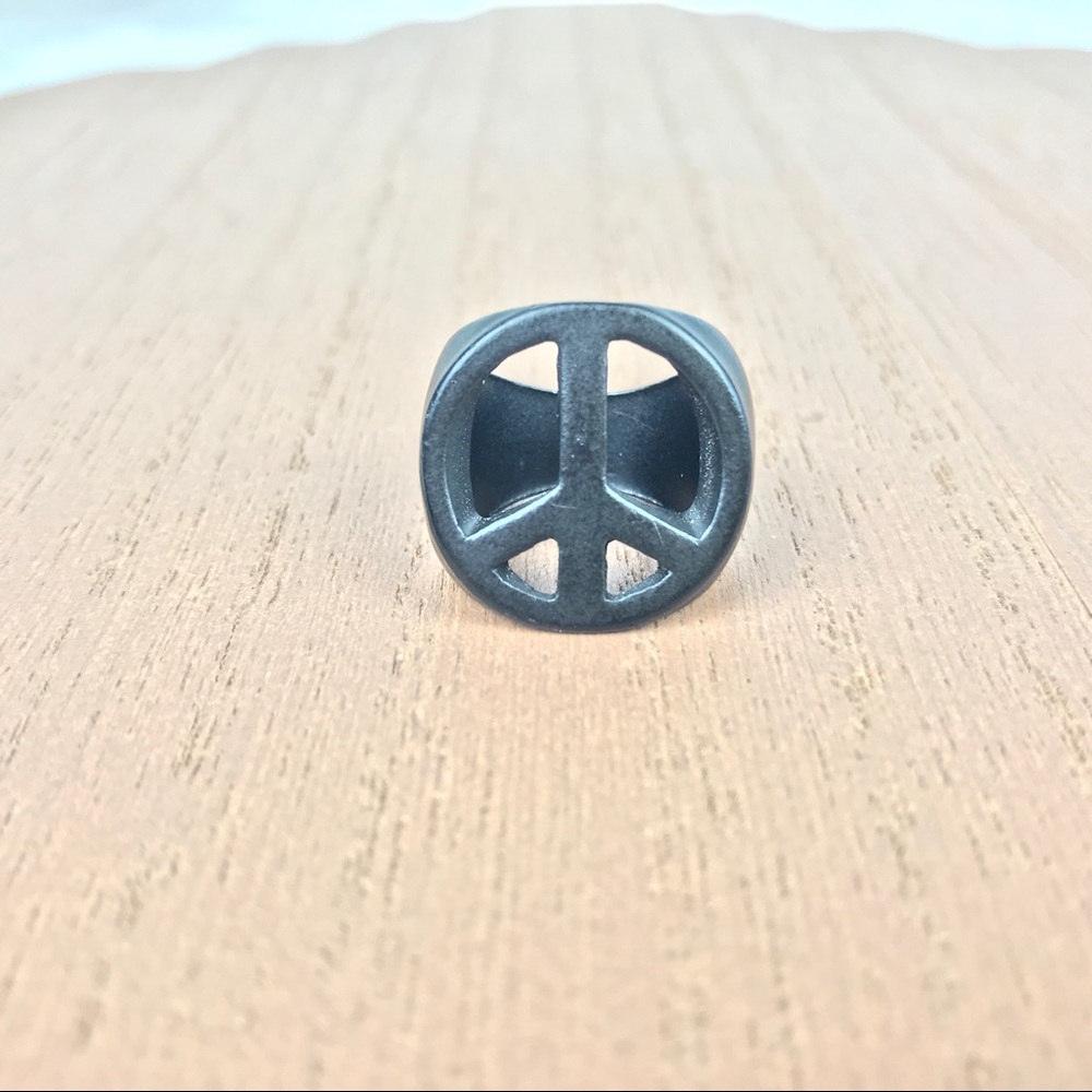 🚫SOLD🚫 Black Peace Sign Metal Ring Size 6 or - Picture 10 of 14